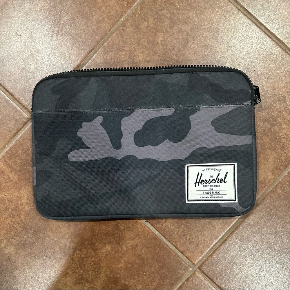 Herschel Supply Co. Anchor Sleeve Night Camo 12 Inch